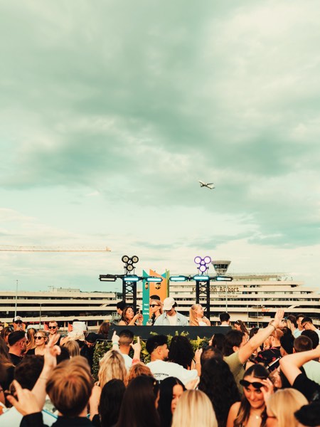 Schillist rooftop set