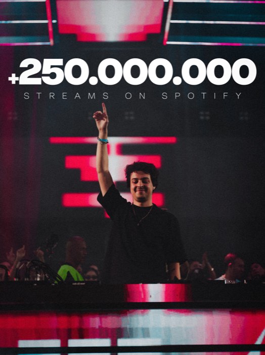 +250,000,000 streams on Spotify